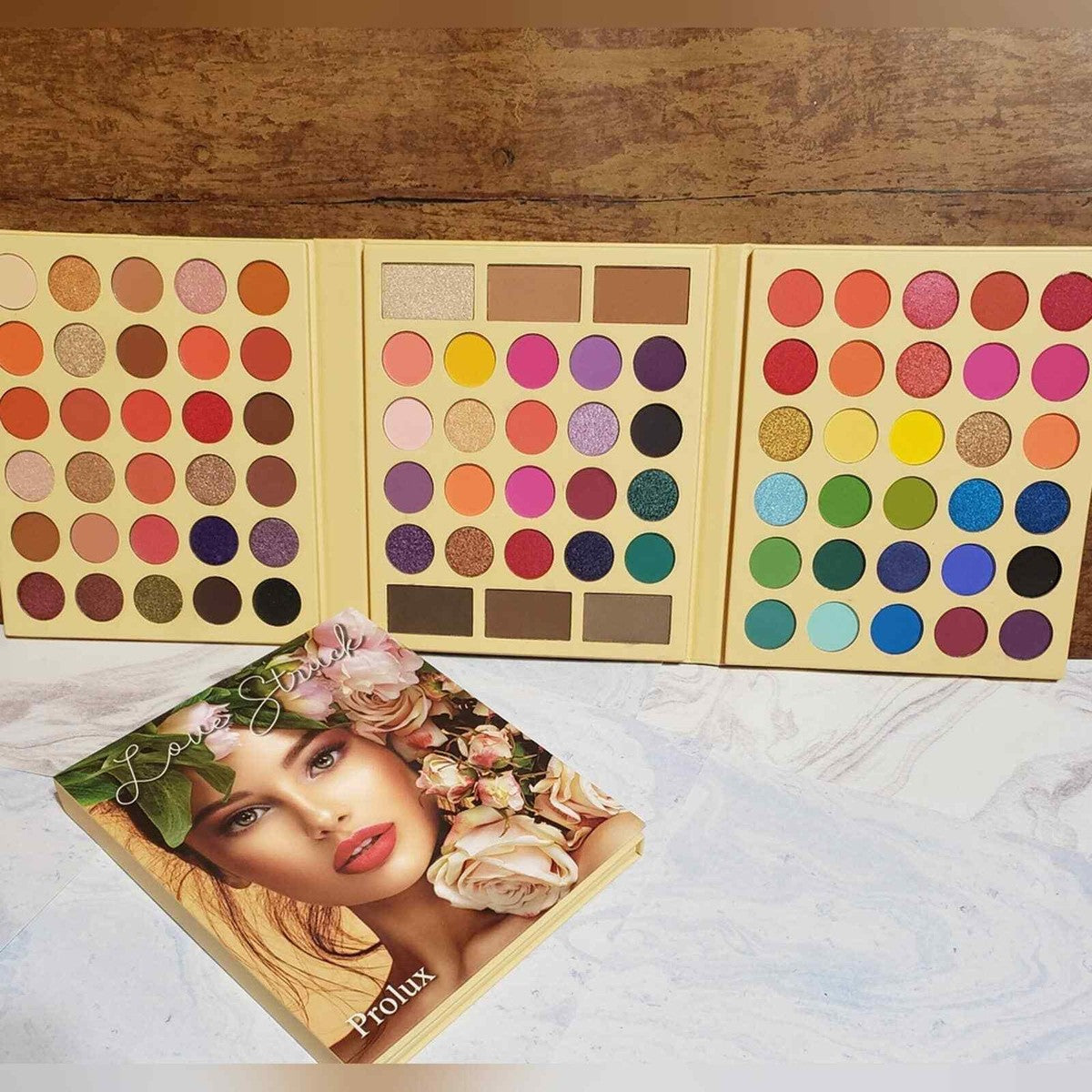 Paleta de Maquillaje Prolux - Love Struck (Kit Profesional de 86 Tonos)